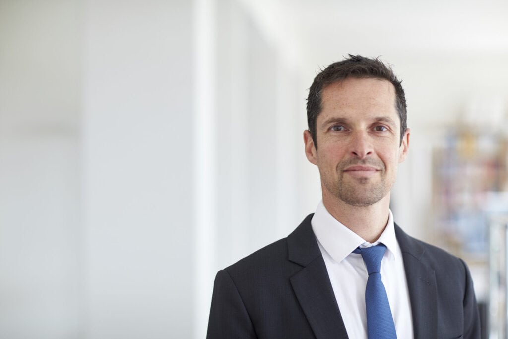 Costantino Sertorio, Senior Consultant bei bmpi AG, entwickelt Prototypen mit der Business Rule Engine von ACTICO für das Finanzwesen.